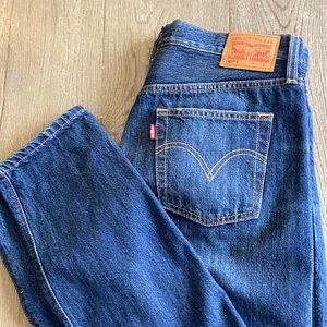 Levi’s boyfriend/mom style jeans